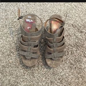 Barely used sandals(heels) size 8